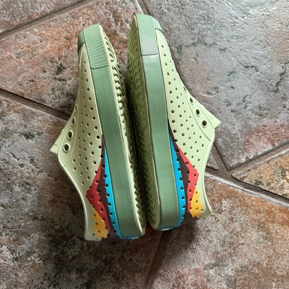 Native Shoes unisex design M5 or W7 slip on water shoes - Picture 6 of 10